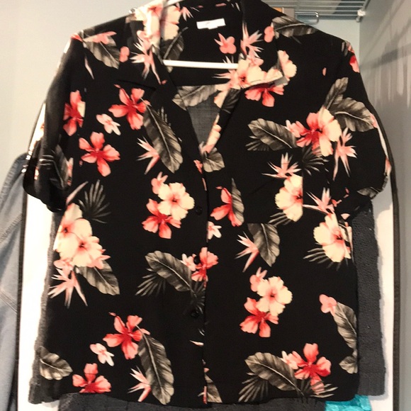 🌻 Short Sleeve Button Down Floral Shirt - Picture 4 of 6